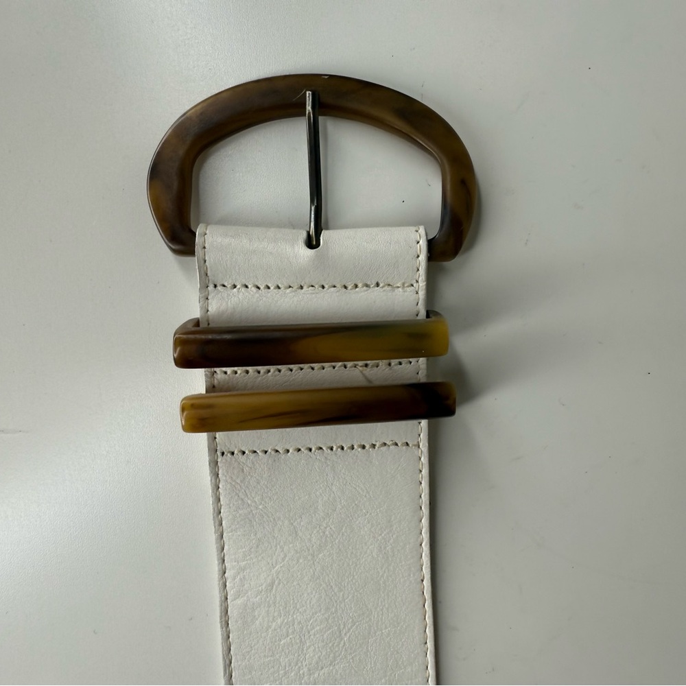 Ann Taylor White Wide Leather Belt with Tortoise Resin Buckle, Size M (35”) - Picture 4 of 7